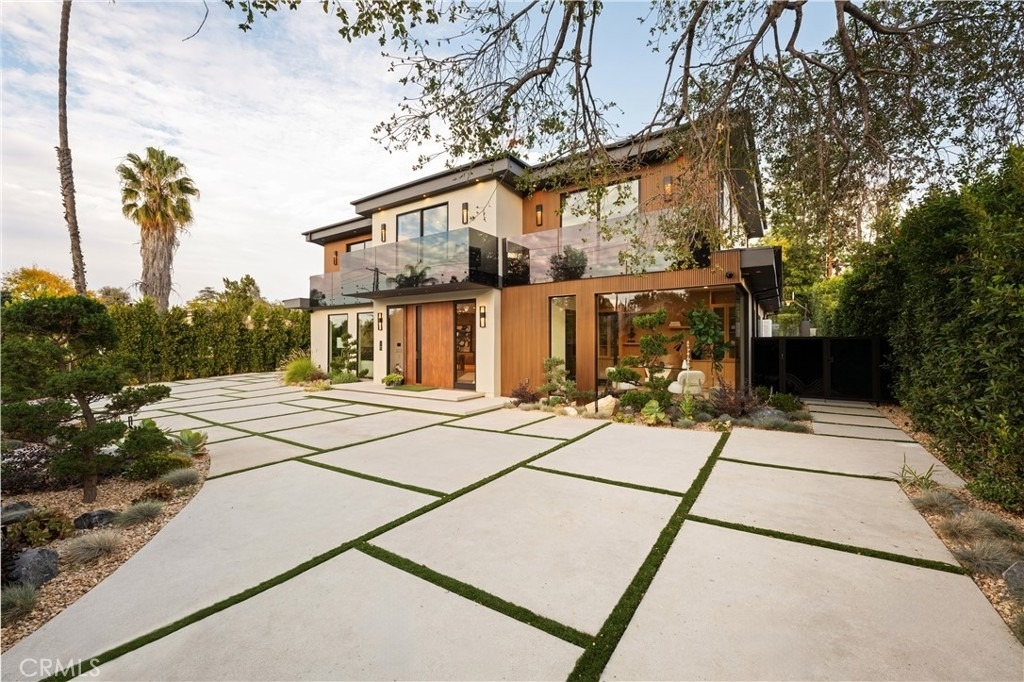 5244 Tampa Ave - Photo 2