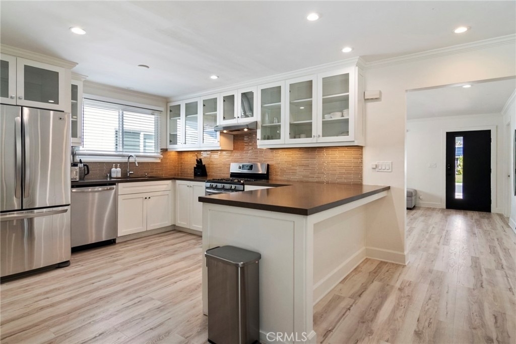 24136 Kittridge - Photo 8