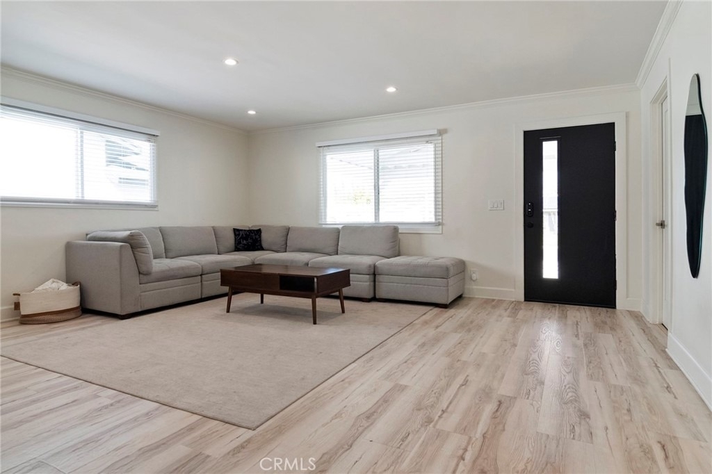 24136 Kittridge - Photo 4
