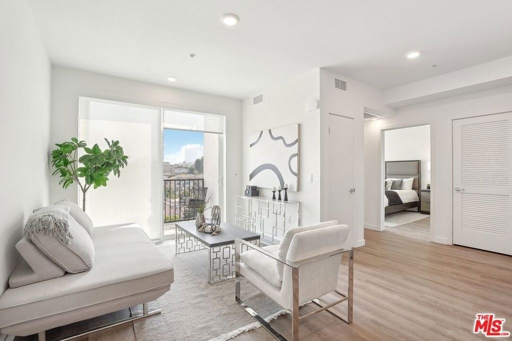 218 Alvarado Street - Photo 4
