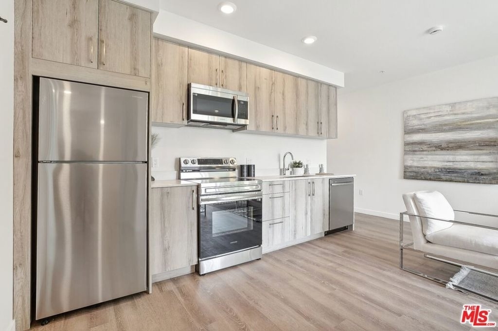 218 Alvarado Street - Photo 2
