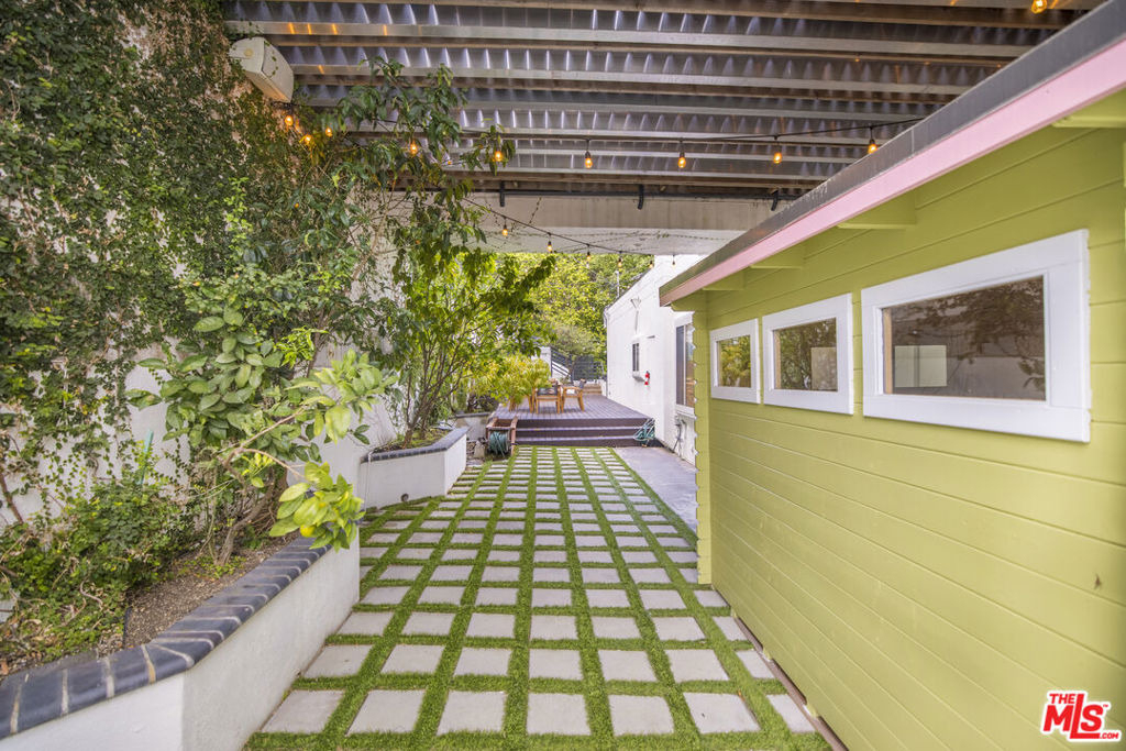 8507 Franklin Avenue - Photo 37