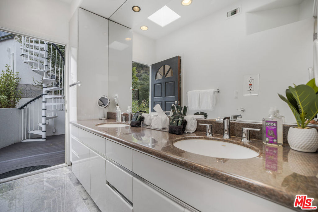 8507 Franklin Avenue - Photo 35