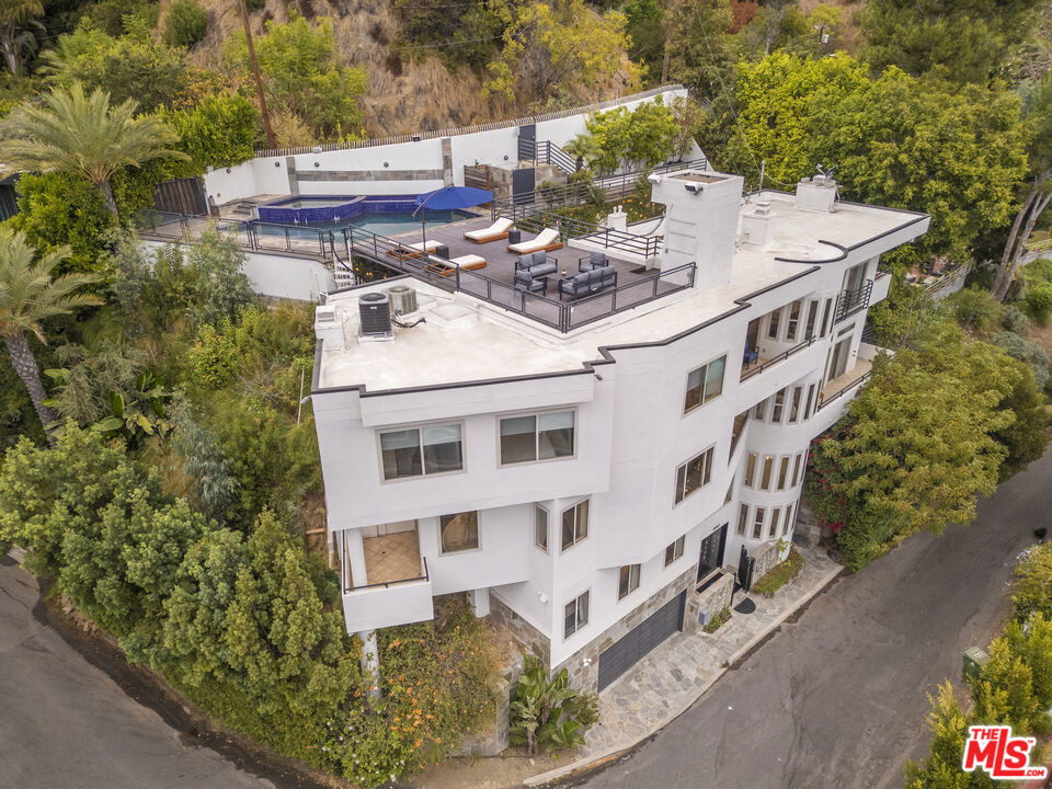 8507 Franklin Avenue - Photo 2