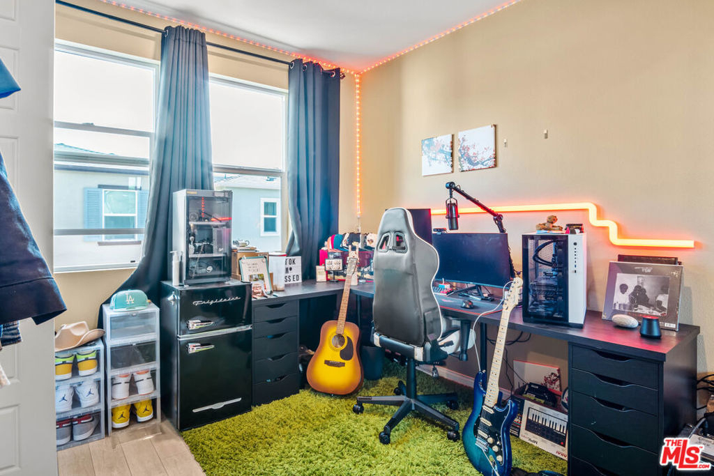 720 Grace Avenue - Photo 20