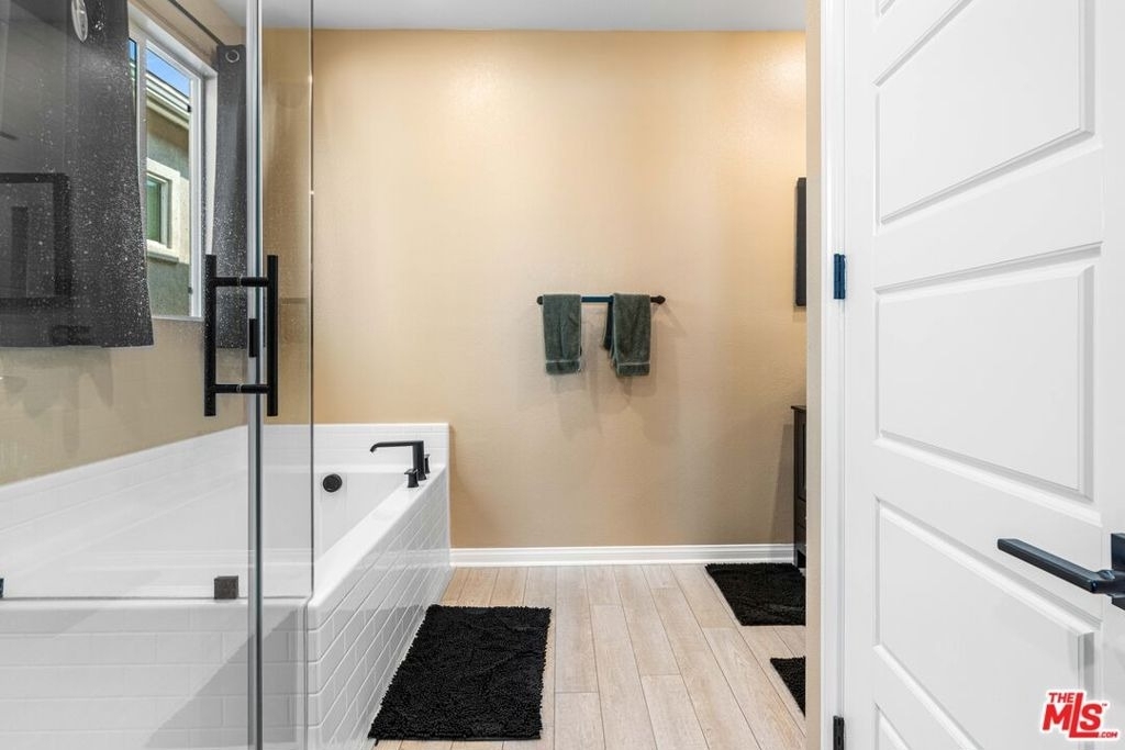 720 Grace Avenue - Photo 16