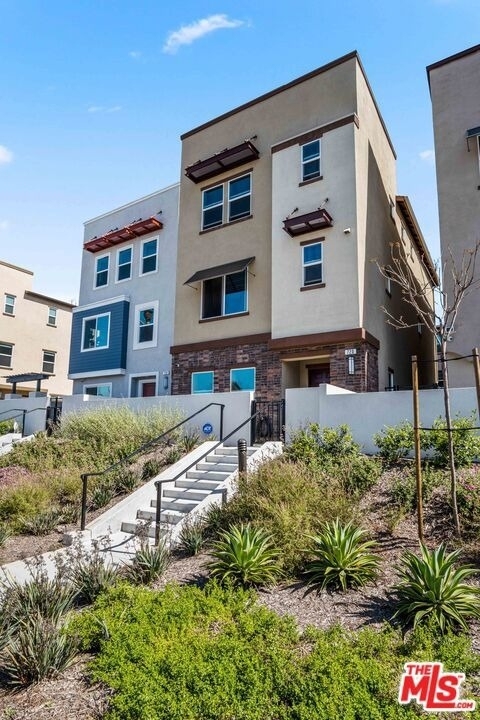 720 Grace Avenue - Photo 40