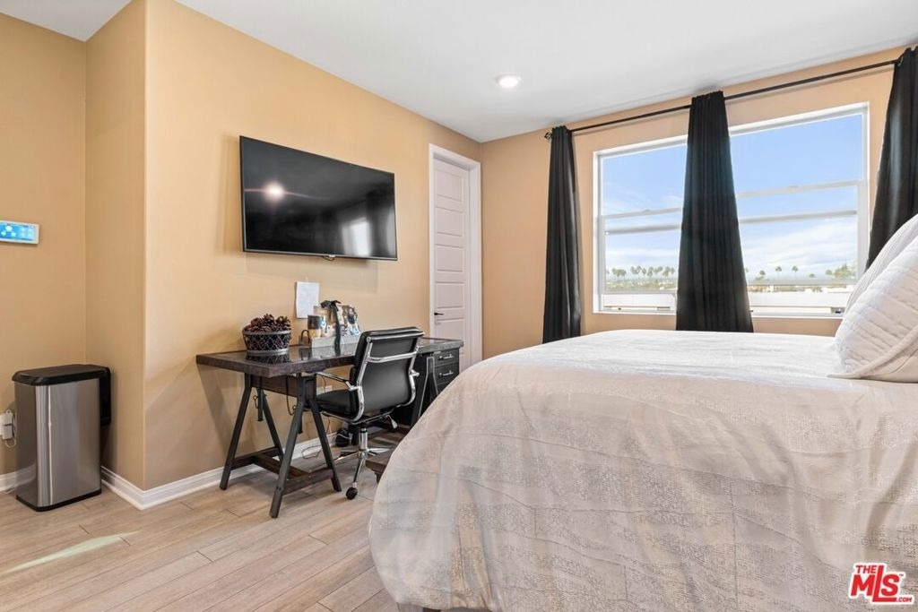 720 Grace Avenue - Photo 14