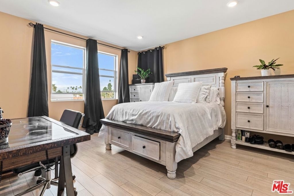 720 Grace Avenue - Photo 15