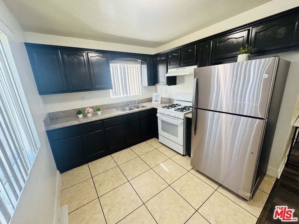 136 W 97th Street - Photo 18