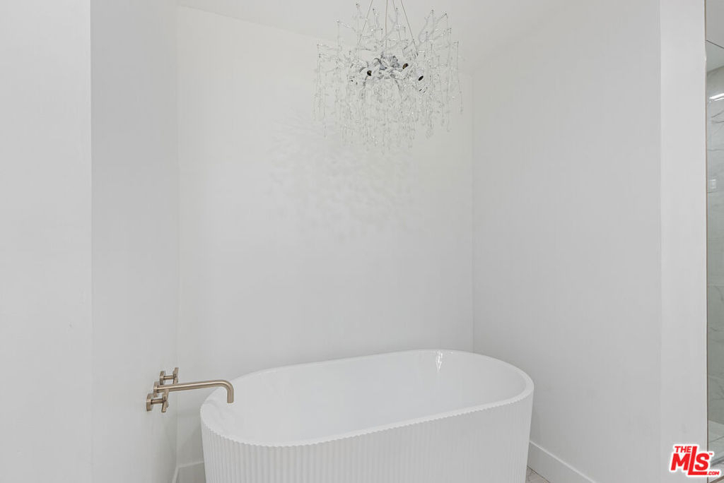 8455 Fountain Avenue - Photo 19