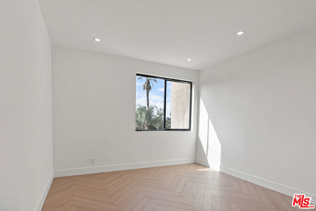 8455 Fountain Avenue - Photo 15