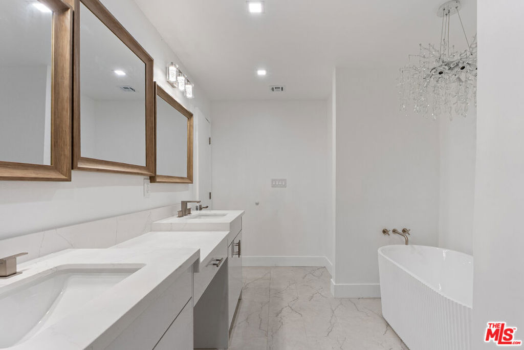 8455 Fountain Avenue - Photo 18