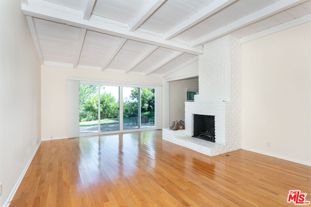 2536 Roscomare Road - Photo 2
