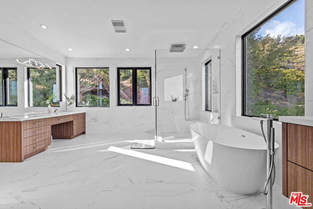 6380 Meadows Court - Photo 22