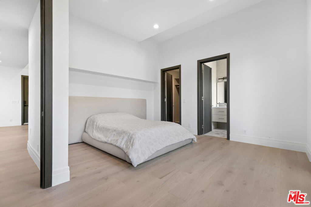 6380 Meadows Court - Photo 35
