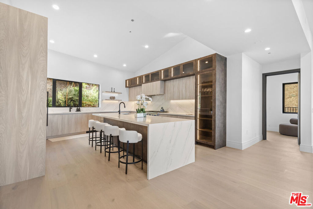 6380 Meadows Court - Photo 15