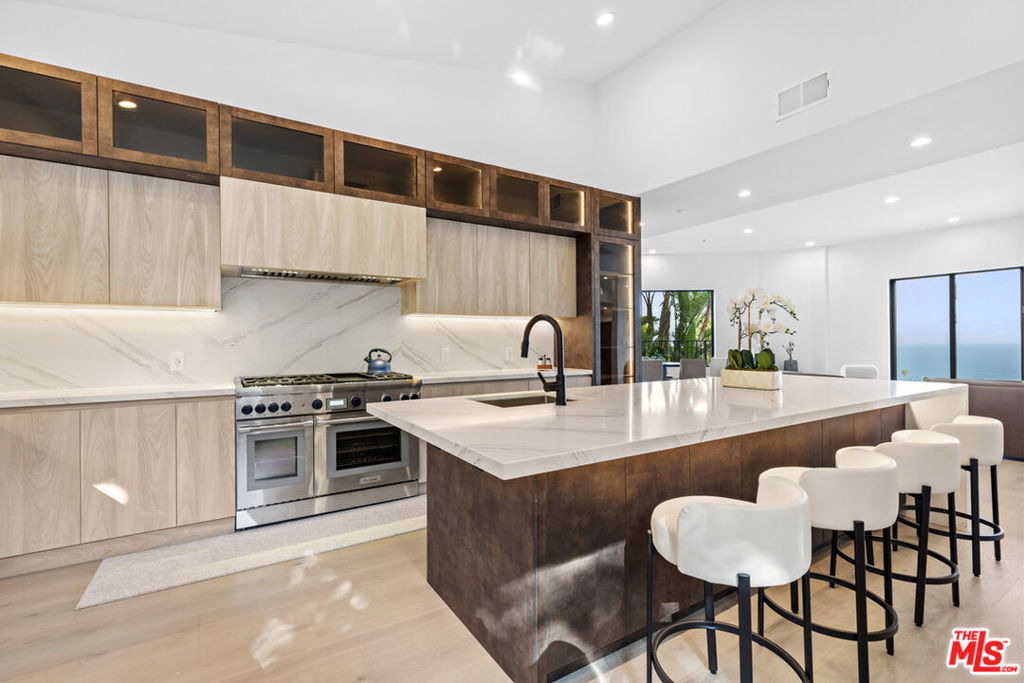 6380 Meadows Court - Photo 14