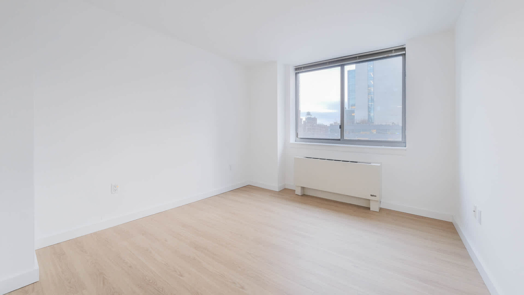 400 West 37th St - Photo 11