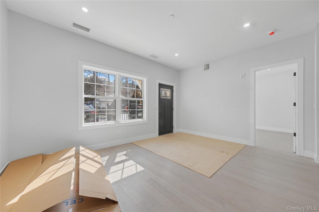 10 Market Street - Photo 1