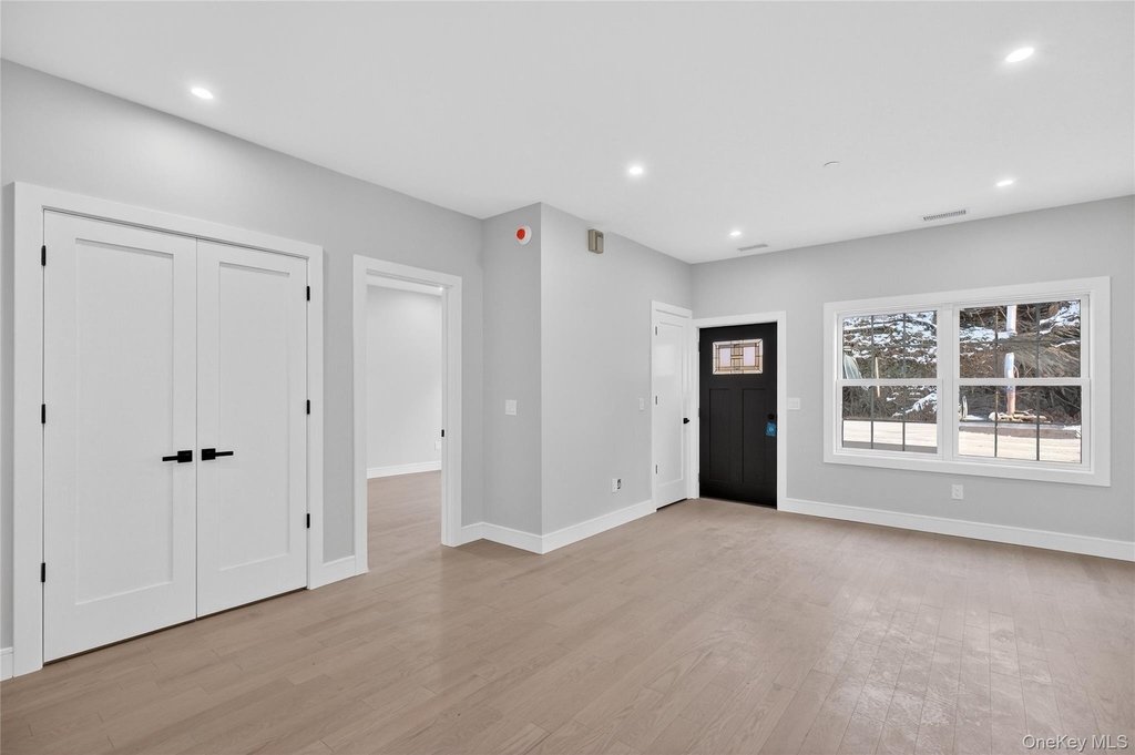 10 Market Street - Photo 1