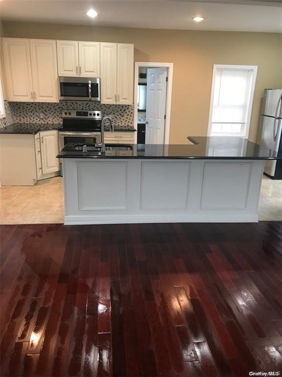 175 Richmond Boulevard - Photo 2