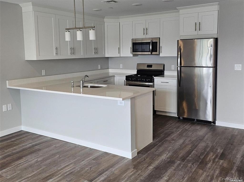 221 Eastview Drive - Photo 1