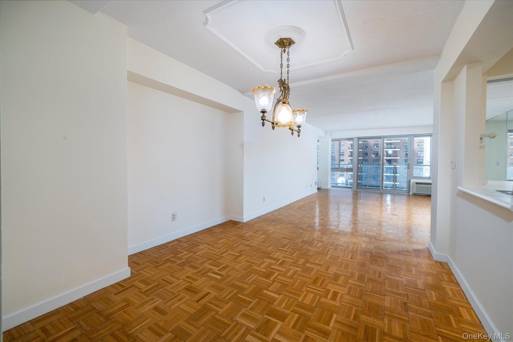 170 W Broadway - Photo 18