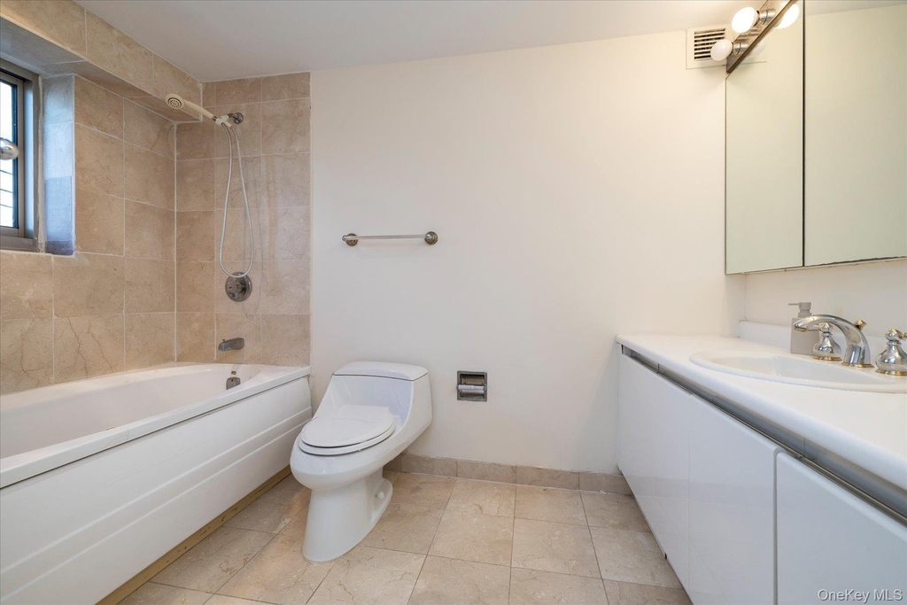 170 W Broadway - Photo 15