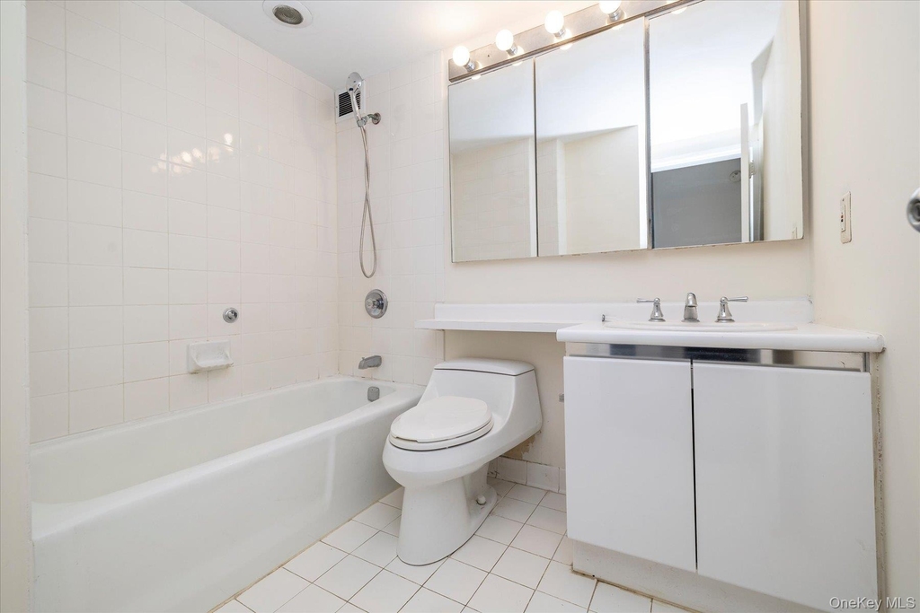 170 W Broadway - Photo 17