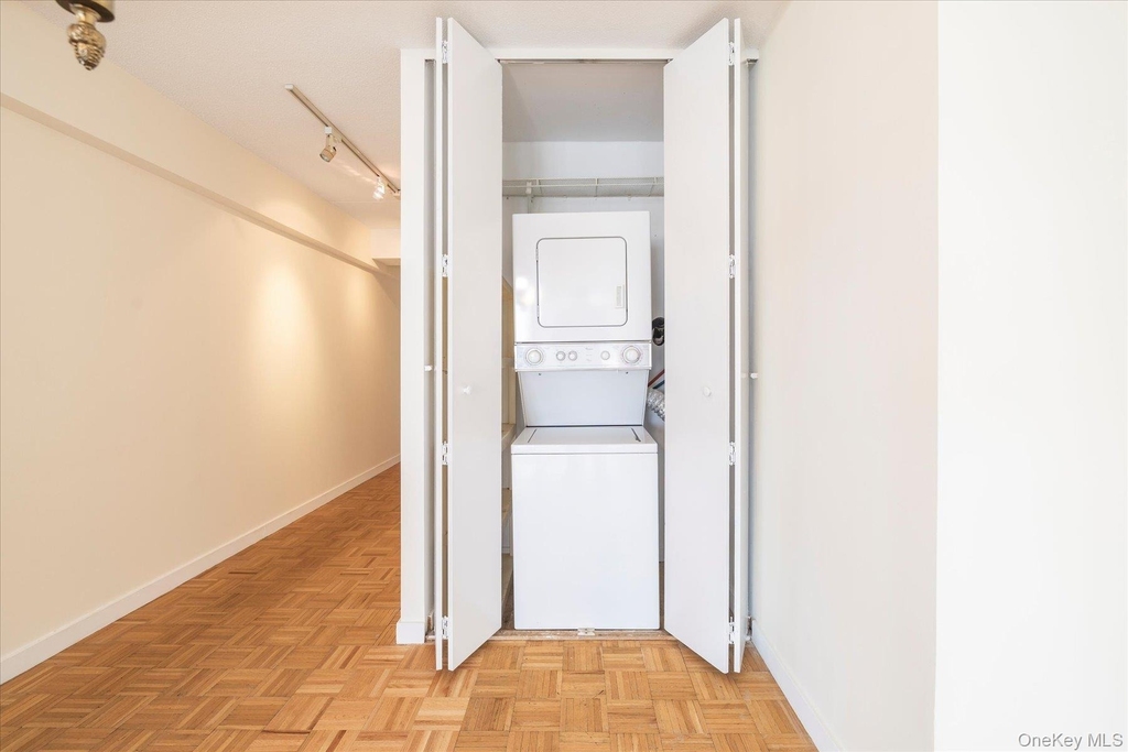 170 W Broadway - Photo 12