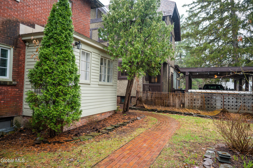 1347 Union Street - Photo 15
