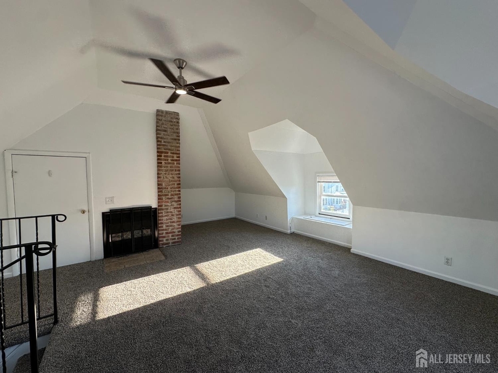 511 Grove Street - Photo 2