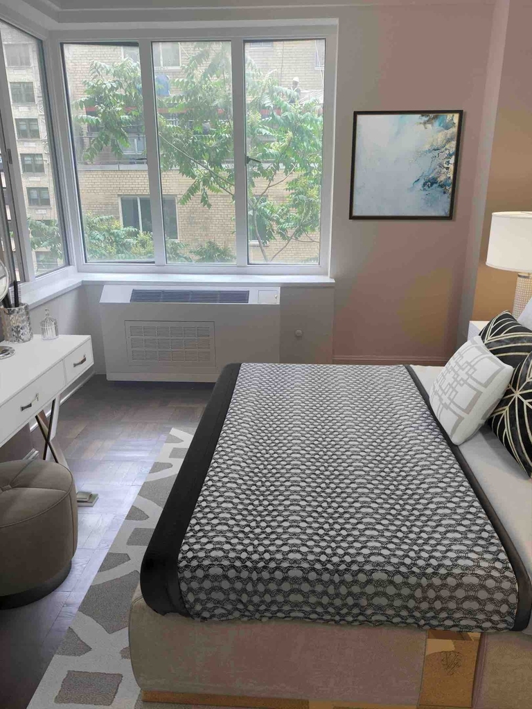 40 Central Park S - Photo 2