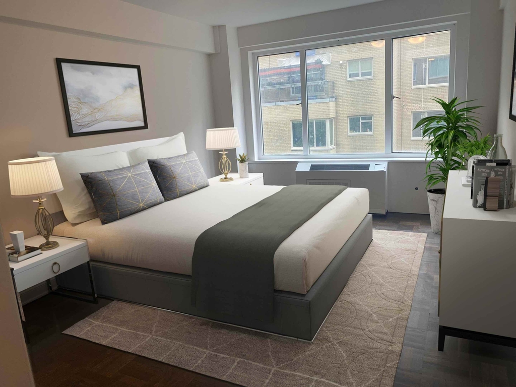 40 Central Park S - Photo 1