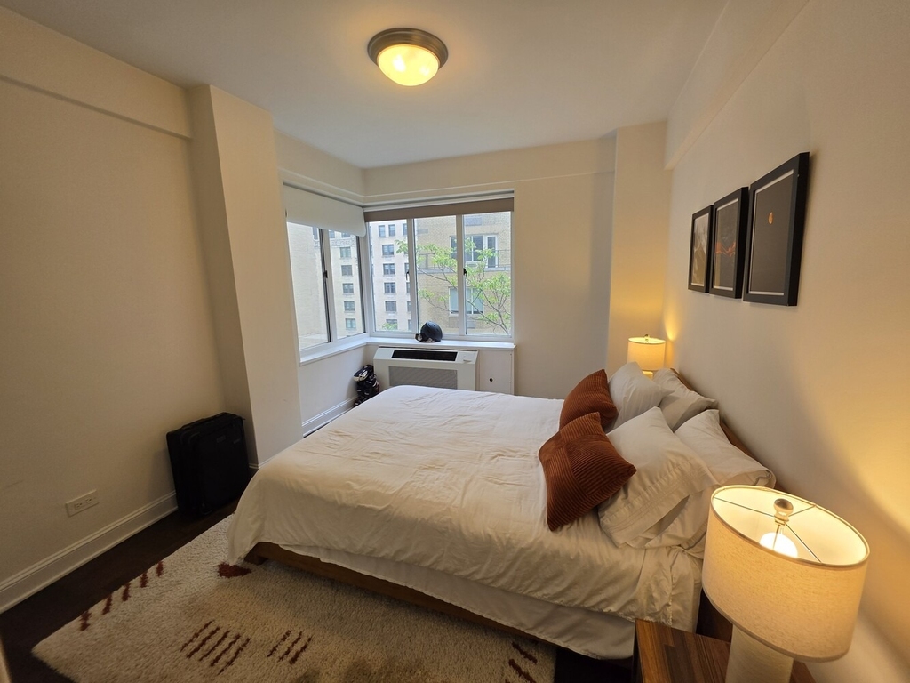 40 Central Park S - Photo 8