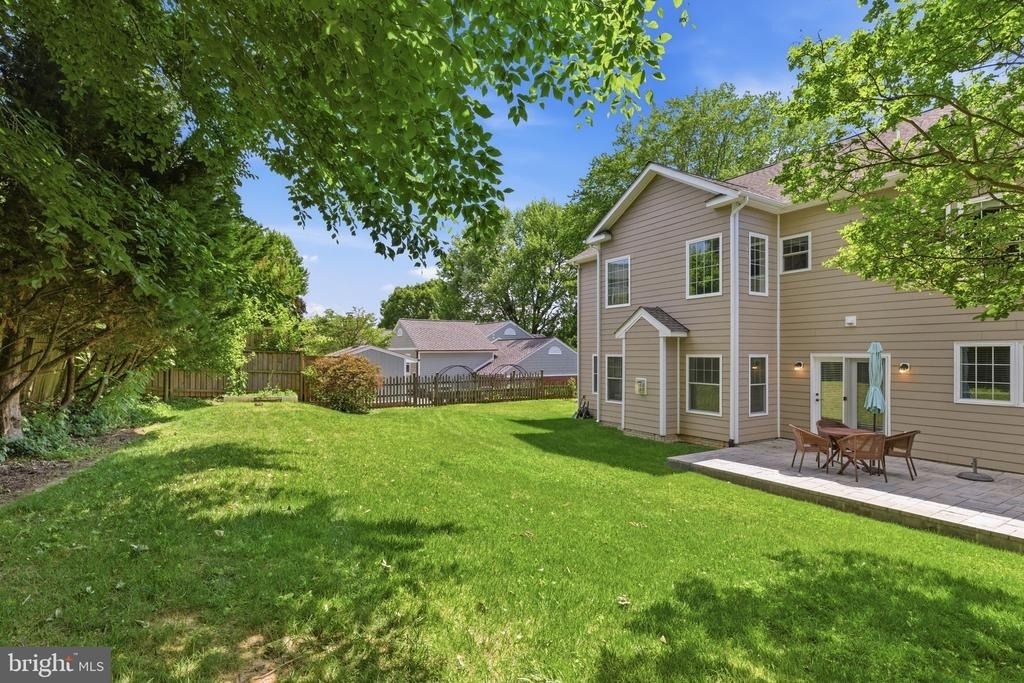 2233 N Underwood Street - Photo 55