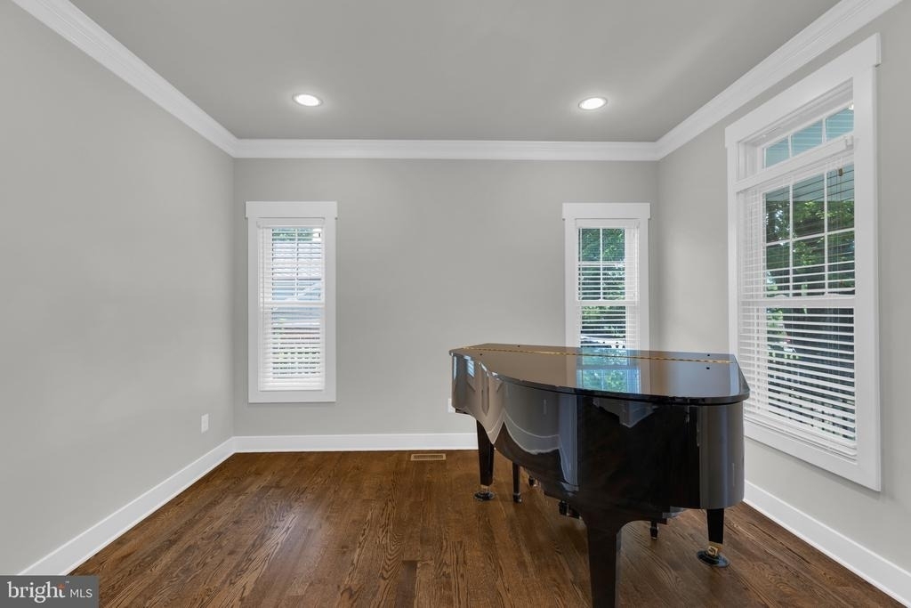 2233 N Underwood Street - Photo 23
