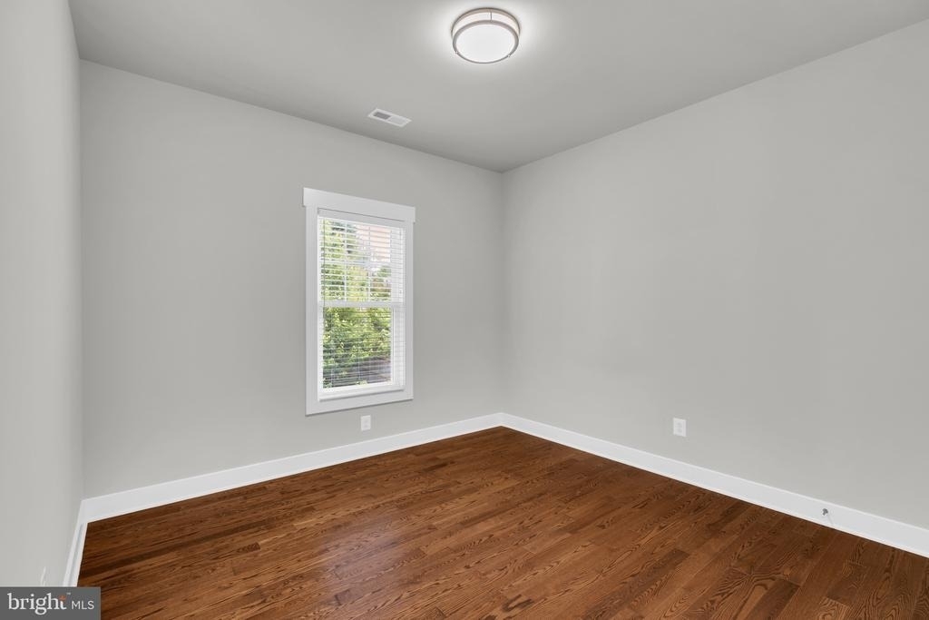 2233 N Underwood Street - Photo 40