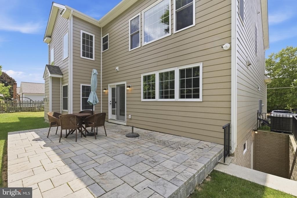 2233 N Underwood Street - Photo 56
