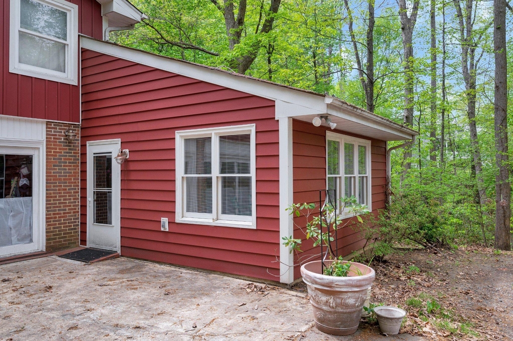 130 Springwood Drive - Photo 1