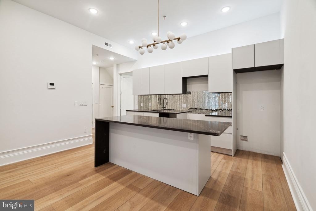 1822 Chestnut Street - Photo 2