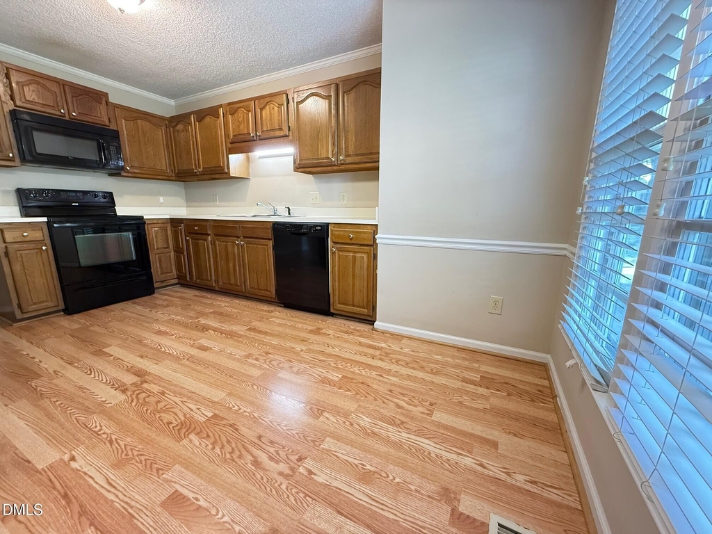120 Greenmont Lane - Photo 4