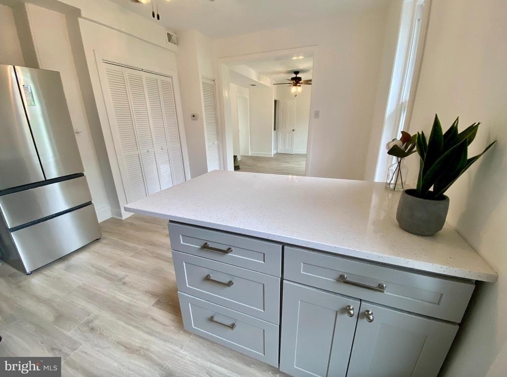 305 S Main Street - Photo 2