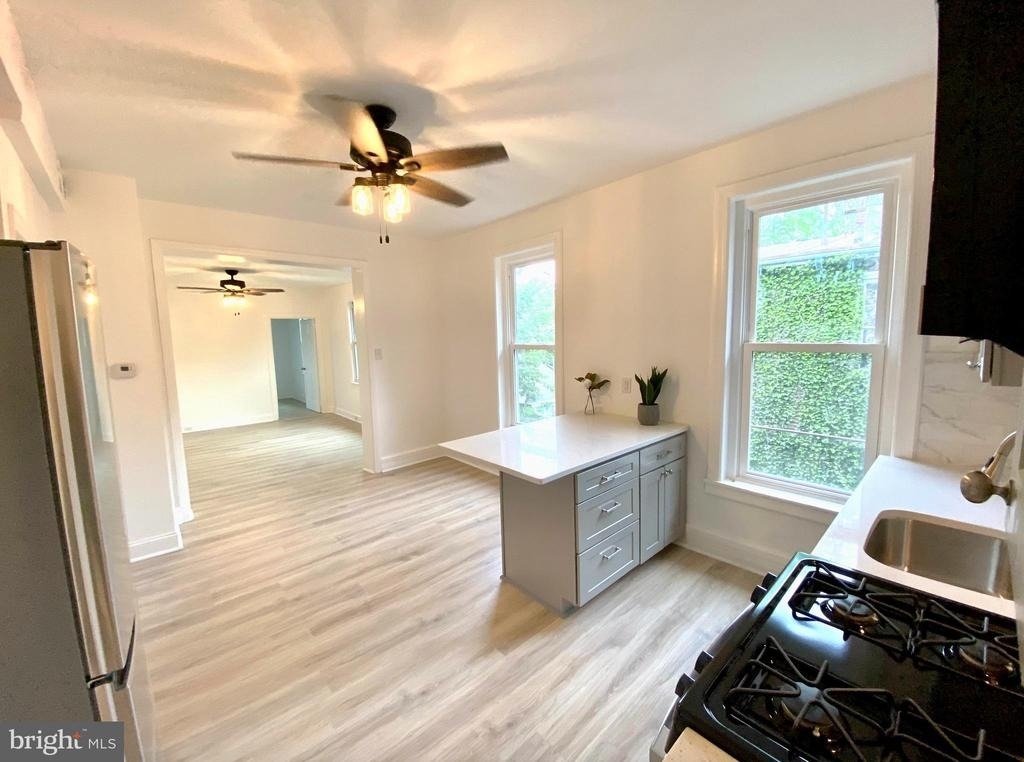 305 S Main Street - Photo 3
