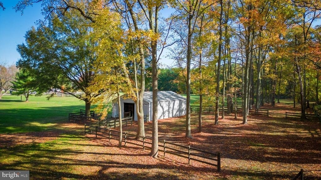 105 King George Court - Photo 1