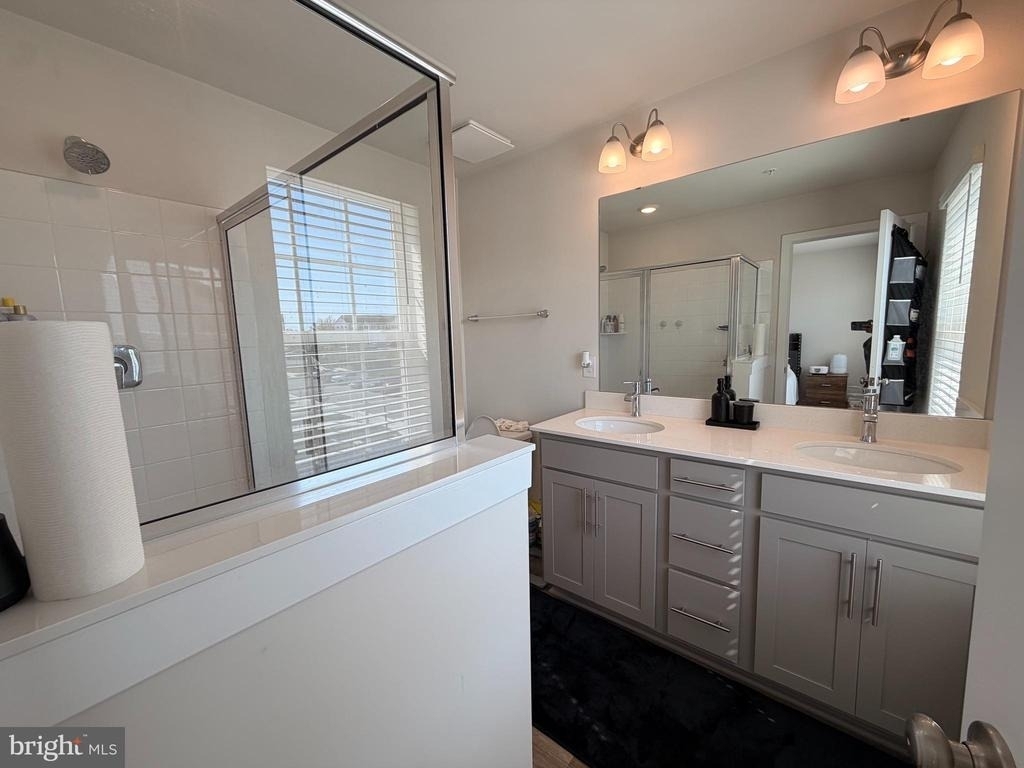 16605 Green Glade Dr - Photo 2