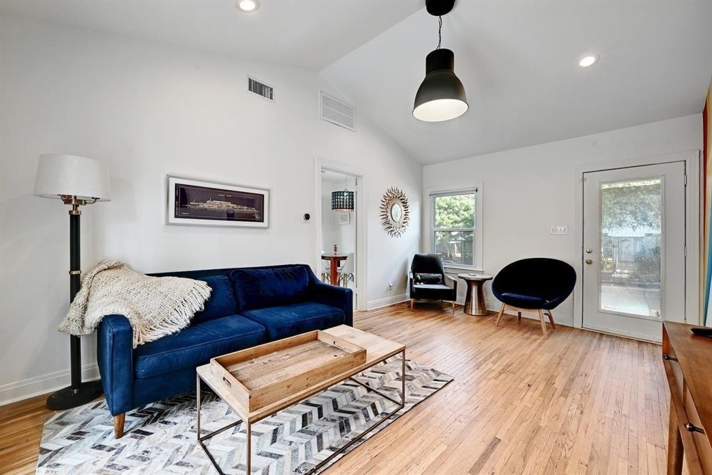 2943 Higgins St - Photo 3