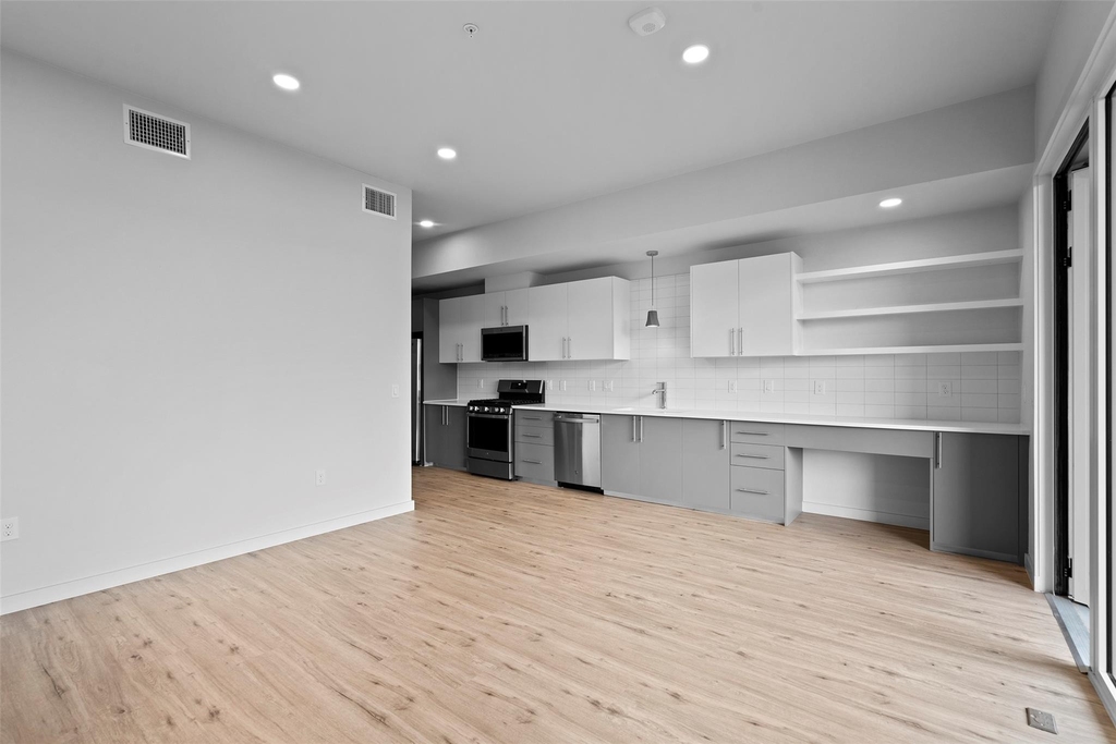 4004 Banister Ln - Photo 2