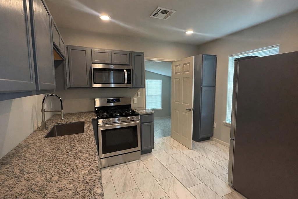 802 Alametos - Photo 4
